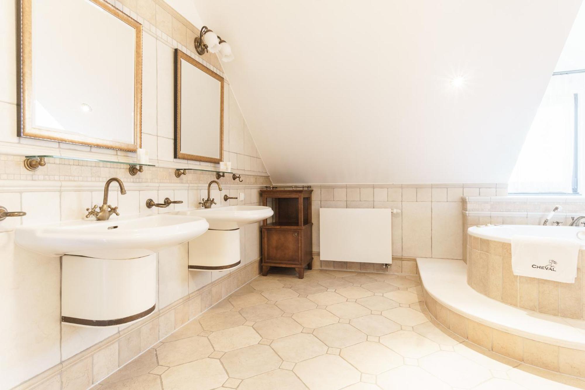 Apartamenty W Dworku Cheval Краков Экстерьер фото