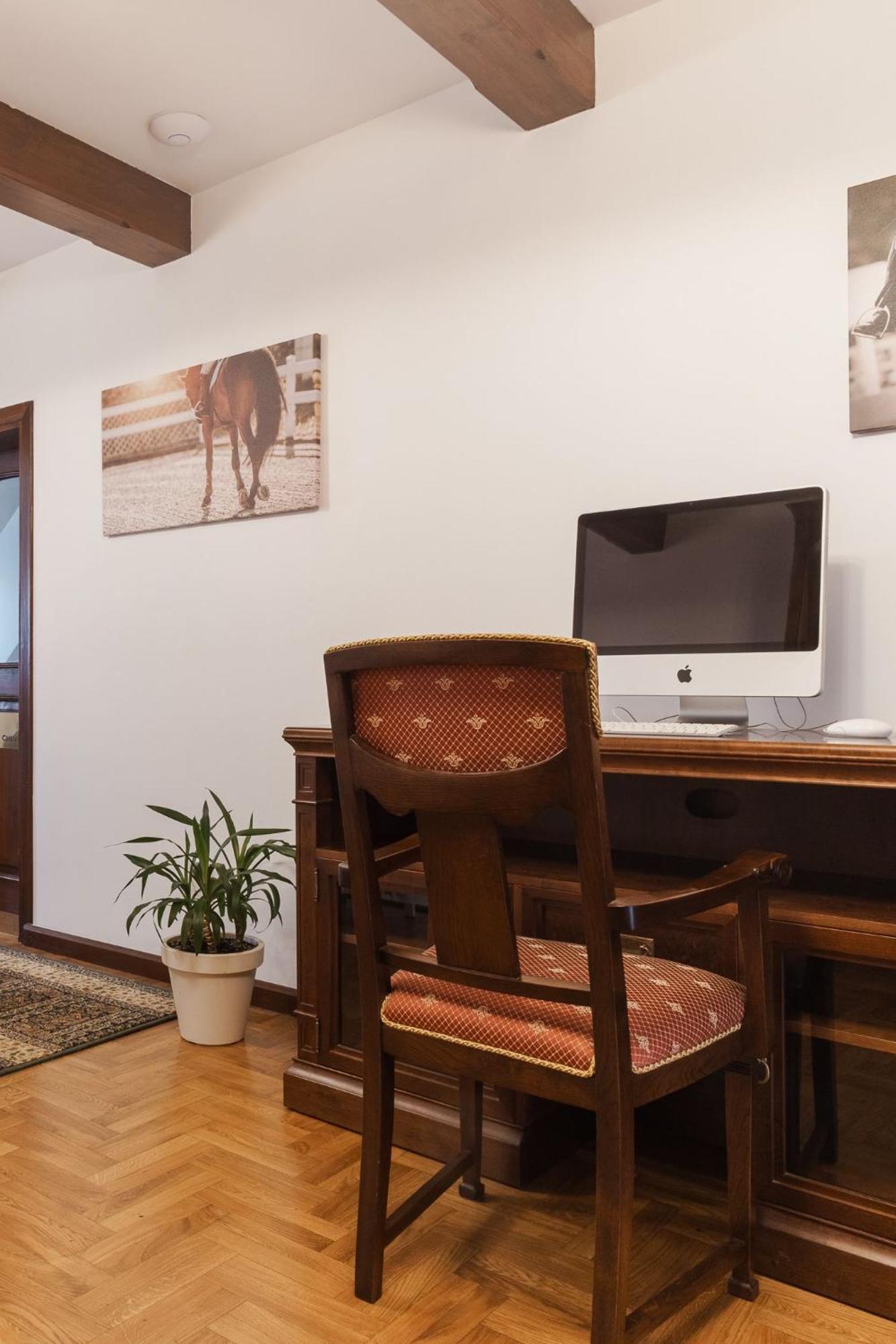 Apartamenty W Dworku Cheval Краков Экстерьер фото
