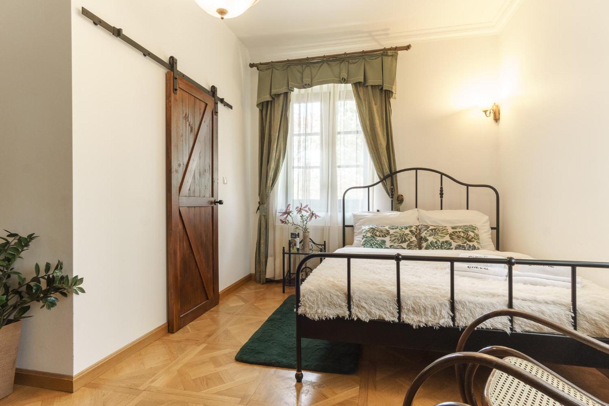 Apartamenty W Dworku Cheval Краков Экстерьер фото